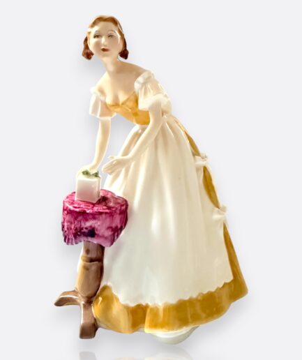 Royal Doulton “Happy Birthday” HN3095 (1986) – El Yapımı ve El Dekorlu Porselen Figürin