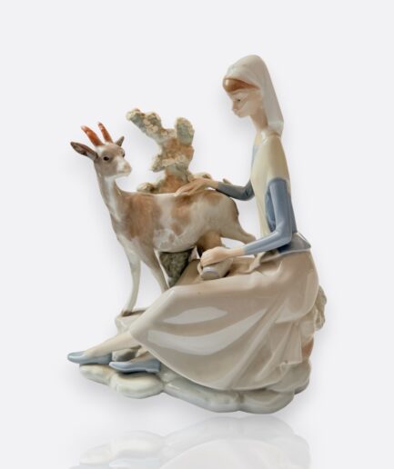 Lladró – Porselen Figür “Shepherdess with Deer” (Spain, 1970s)