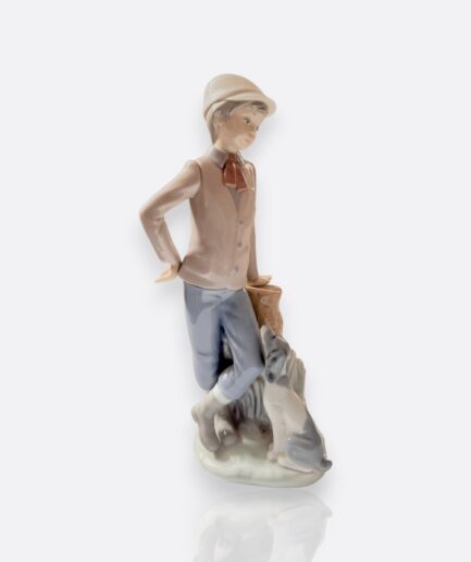 NAO by Lladró – Porselen Figür “Boy with Dog” (1983)