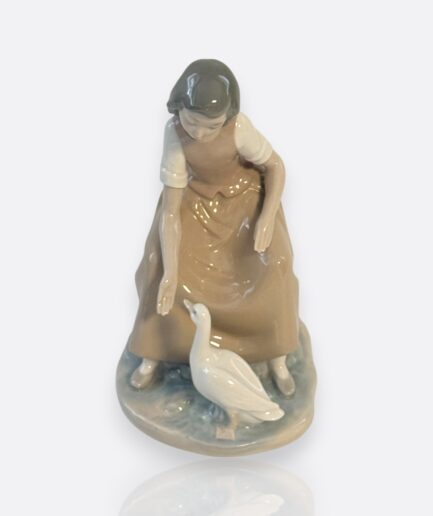 Nao by Lladró – Porselen Figür “Girl with Goose” (1980s)