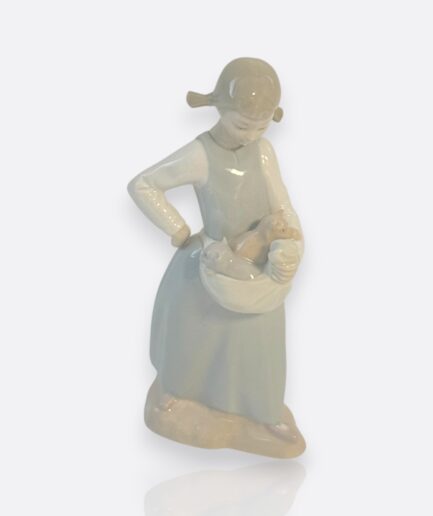 Nao by Lladró – Porselen Figür “Girl with Ducklings”