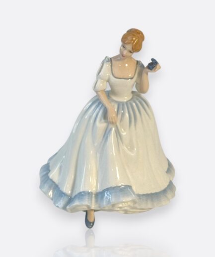 Royal Doulton – “Paula” Porselen Figür (HN 3234, New Colourway 1990)