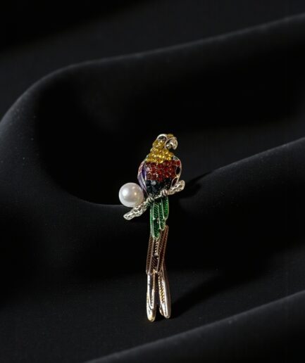Papağan Broş – Renkli Taş & İnci Detaylı Vintage Takı