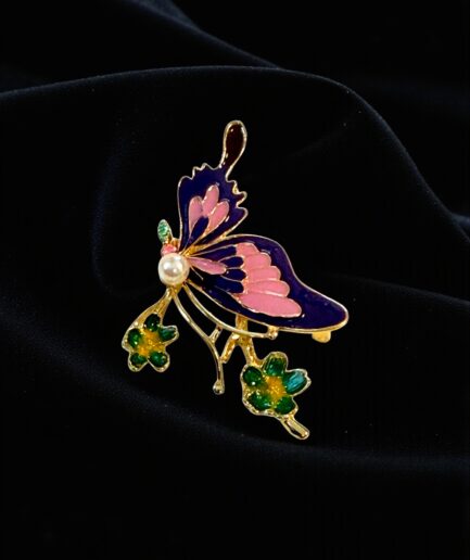 Mor ve Pembe Mine İşlemeli Kelebek ve Çiçek Figürlü Broş