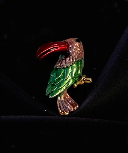 Yeşil ve Bordo Mine İşlemeli Egzotik Kuş Figürlü Broş