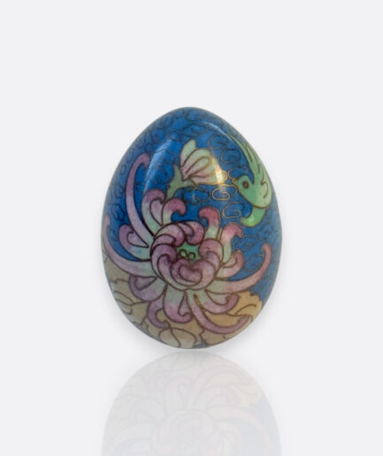 Cloisonné El İşçiliği Mine Yumurta – Mavi Lotus Desenli (1970’ler, Çin) Obje: Cloisonné (mine işleme) dekoratif yumurta