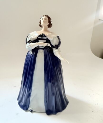 Franklin Porcelain “Henrietta – The Pavane” (1984) – Museum of Costume Koleksiyonu El Boyaması Porselen Figürin
