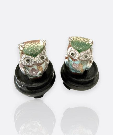 Cloisonné El İşçiliği Baykuş Biblo Seti – Klasik Çin Mine Sanatı (Ahşap Kaideli)